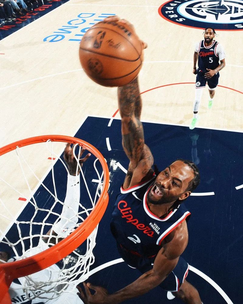 爱游戏下载-战神卡归位！快船官方晒伦纳德今日的扣篮照与球迷分享