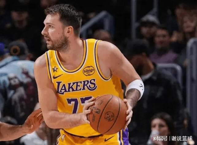 爱游戏入口-湖人复仇迎连胜，东契奇满分詹姆斯优秀，两替补也进红榜