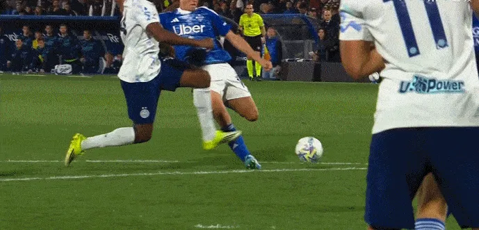 帕斯邦尼碰撞裁判判点，达库尼亚主罚命中，科莫3-4国米